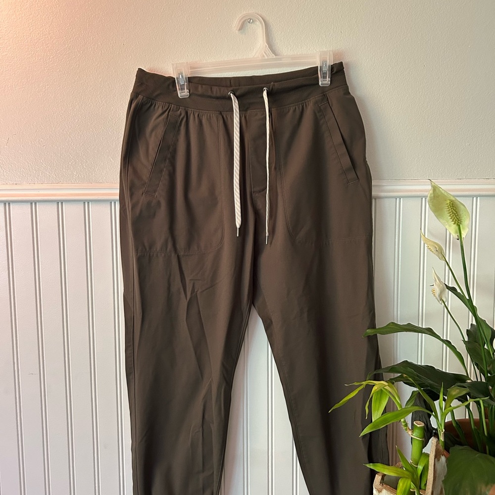 Vuori athletica Men's Dark Grey Joggers
